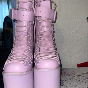 Lavender traitor boots